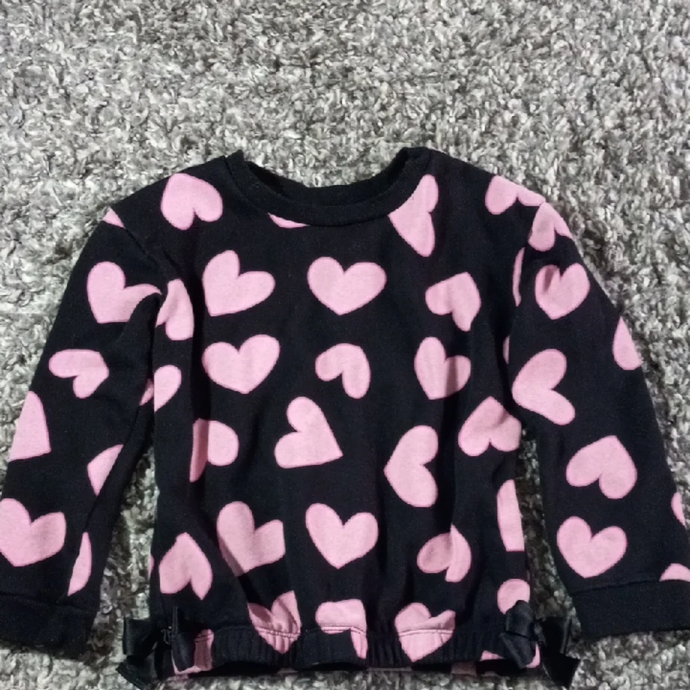 The Children's Place Black and Pink Heart Long Sleeve Tee Size 5T Girl